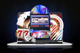 topslop ငါးပစ်ဂိမ်း Mobile APP Myanmar Player Phone ဖြင့် ကစားနေစဉ်